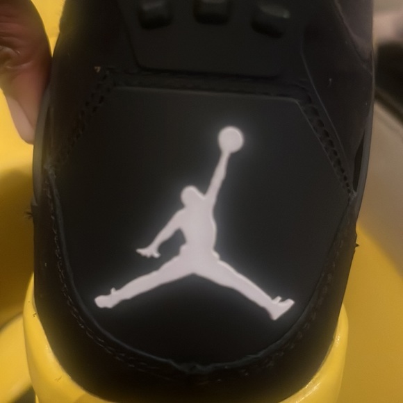 Jordan 4 thunders - Picture 3 of 3